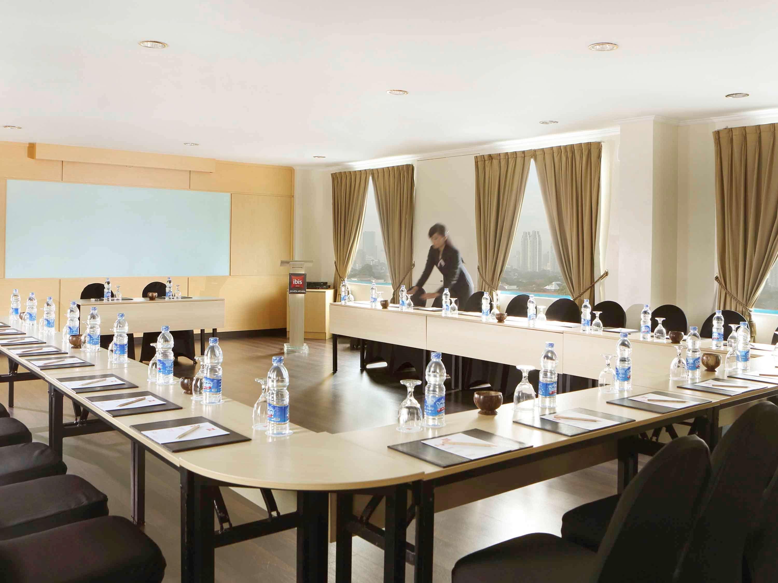 Hotel Ibis Arcadia 3*