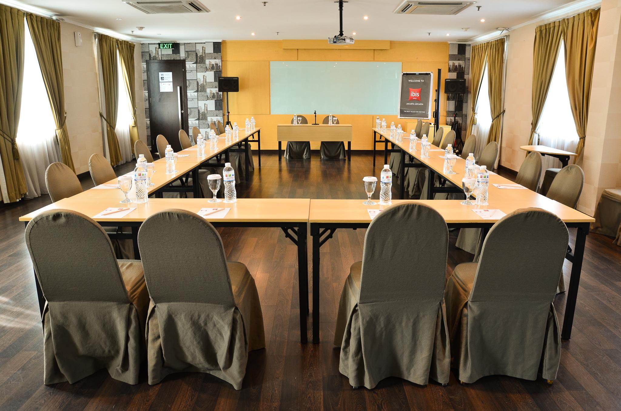 Ibis Arcadia Hotel 3*